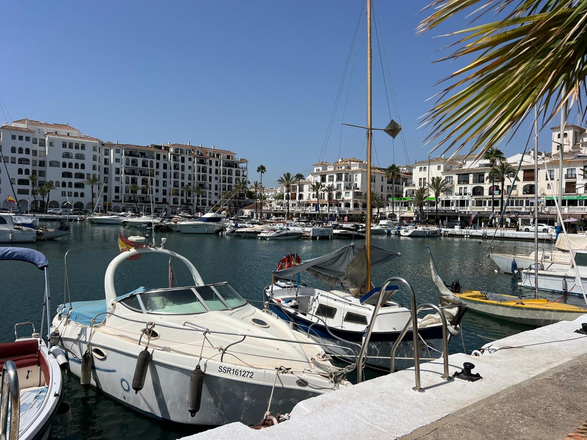 דירות מנילבה Puerto De La Duquesa מראה חיצוני תמונה